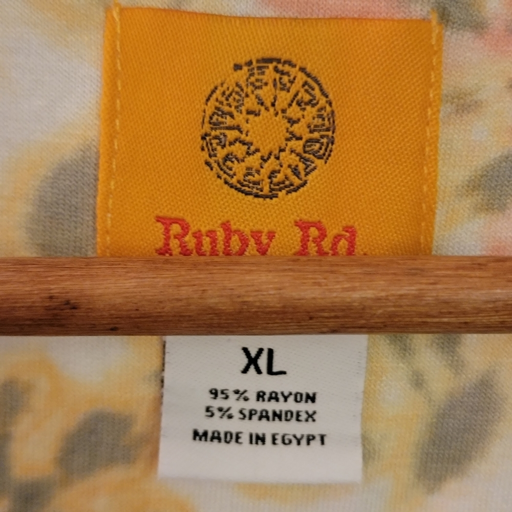 Ruby Rd. Long Sleeve Tie-Dye Floral Tunic in Beige, Olive & Peach - Picture 3 of 4